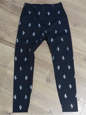 Beyond Yoga Cactus Print High Waist Black Leggings Size S